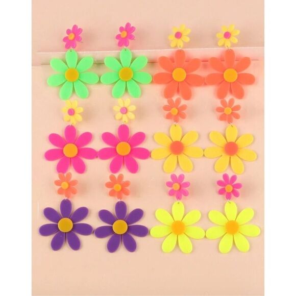 Adorable Flower Earrings - Picture 3 of 4